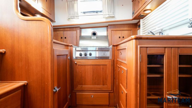 Grand Banks Eastbay 38 HX