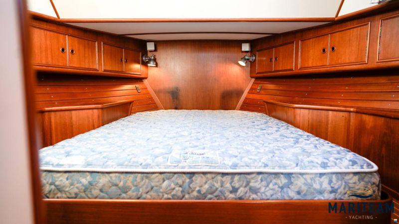 Grand Banks Eastbay 38 HX