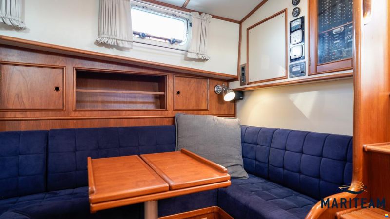 Grand Banks Eastbay 38 HX