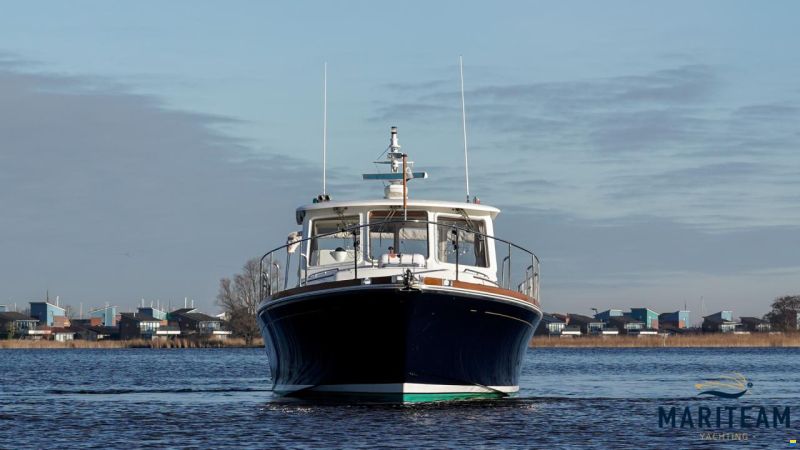 Grand Banks Eastbay 38 HX