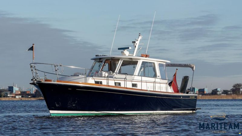 Grand Banks Eastbay 38 HX