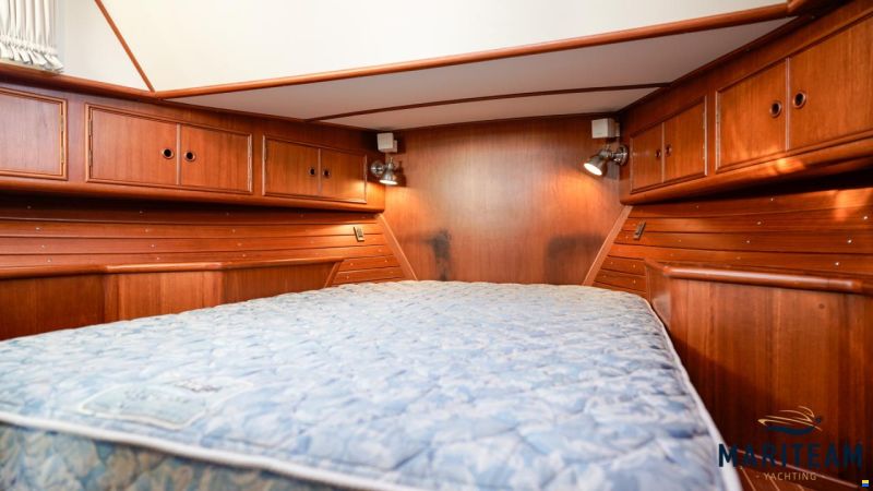 Grand Banks Eastbay 38 HX