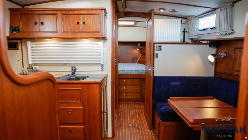 Grand Banks Eastbay 38 HX