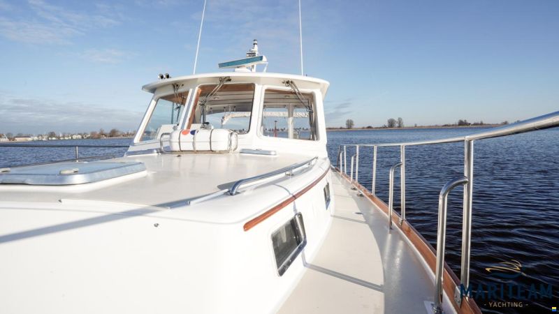 Grand Banks Eastbay 38 HX