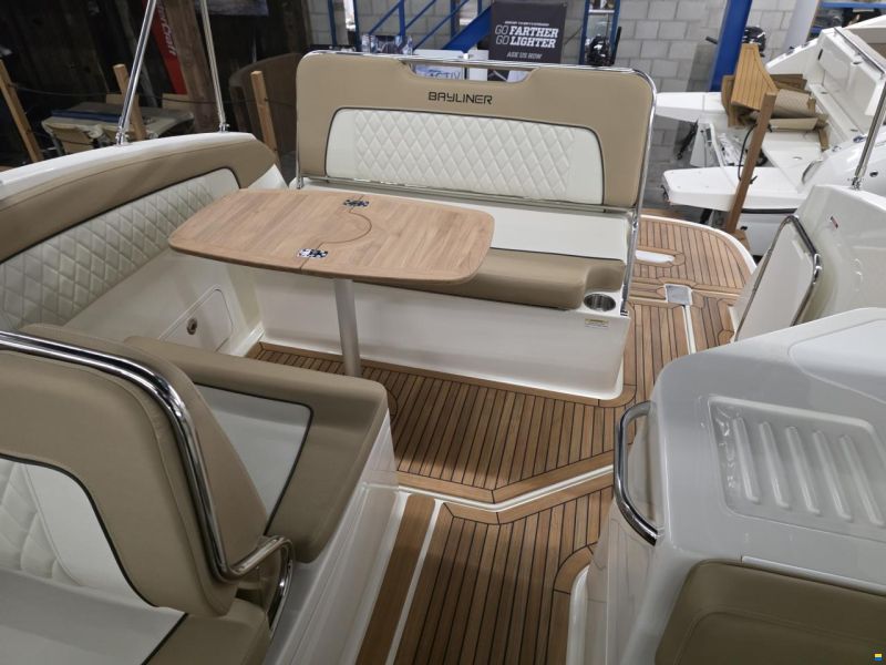Bayliner Ciera 8