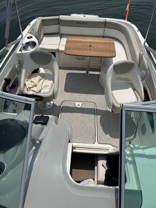 Brunswick Bayliner 802 Cddy Cabin