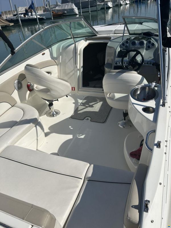 Brunswick Bayliner 802 Cddy Cabin
