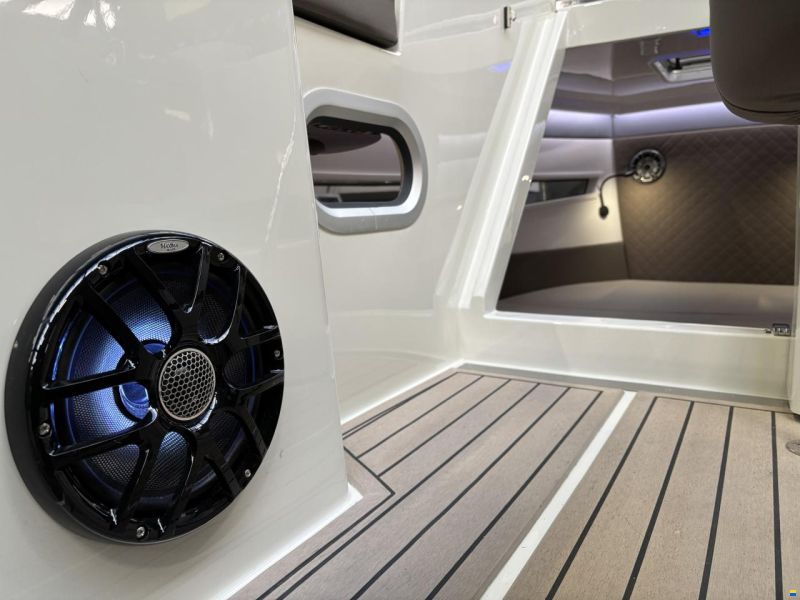 Maxima 800 Cabin