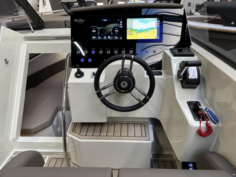 Maxima 800 Cabin