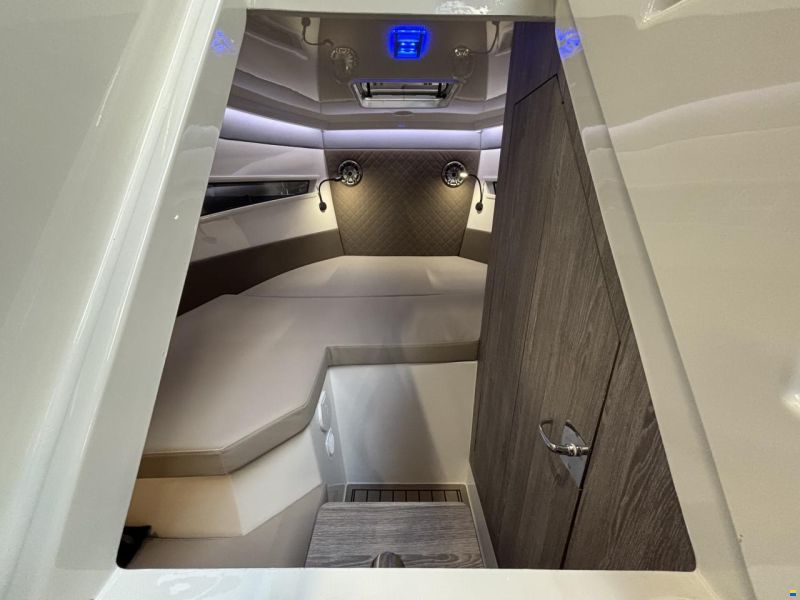 Maxima 800 Cabin