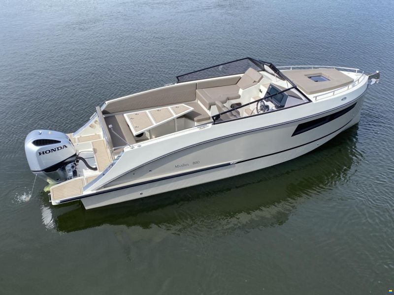 Maxima 800 Cabin