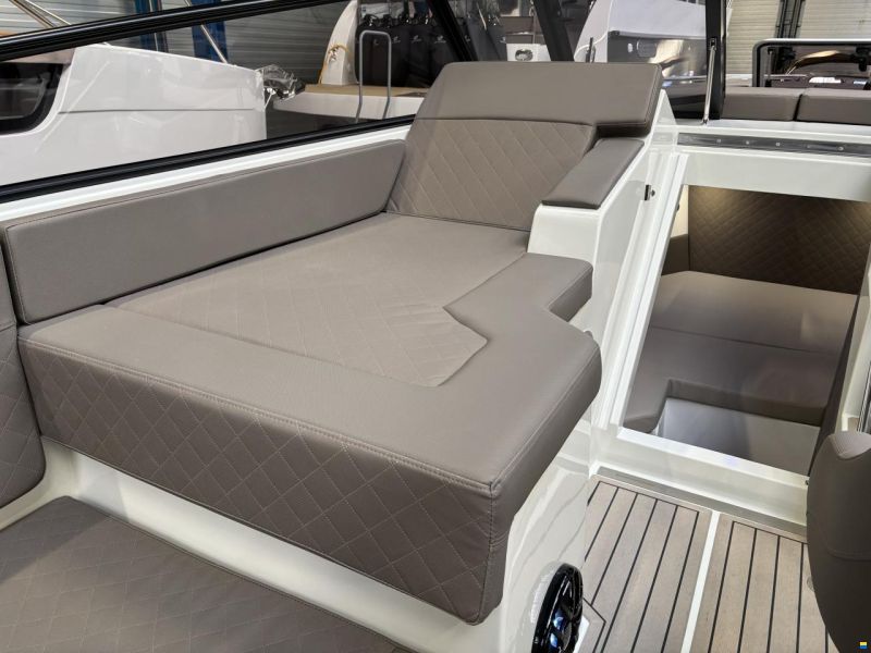 Maxima 800 Cabin
