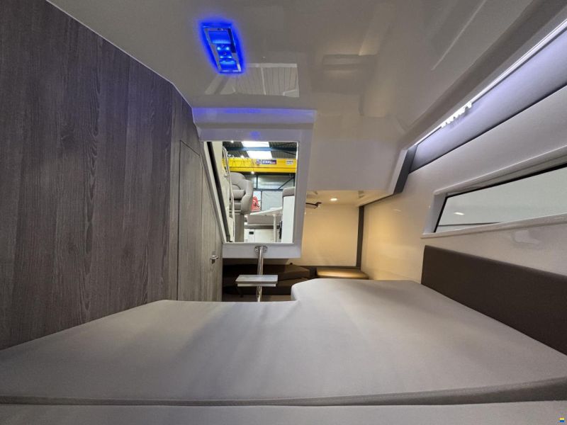 Maxima 800 Cabin