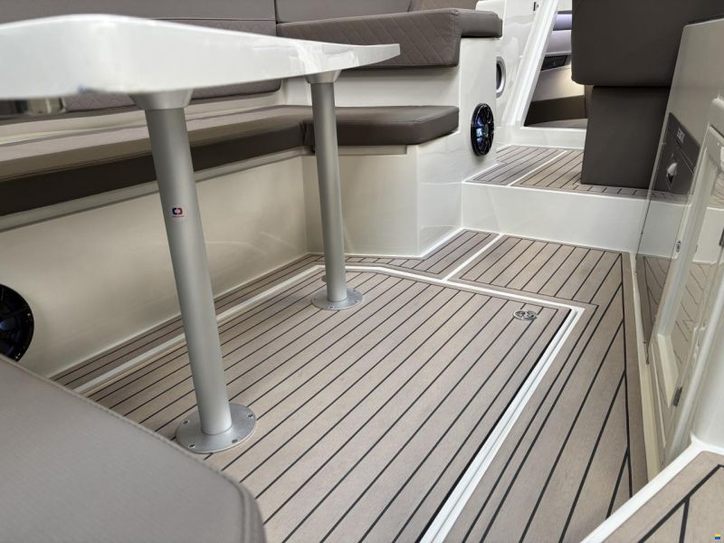 Maxima 800 Cabin
