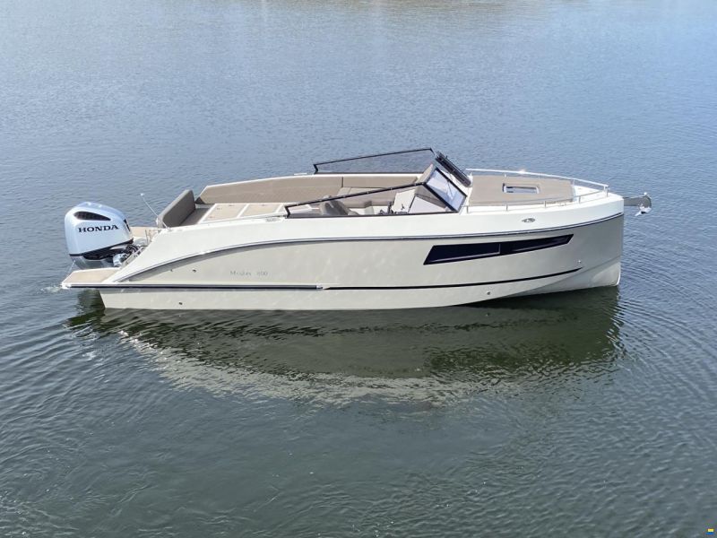 Maxima 800 Cabin