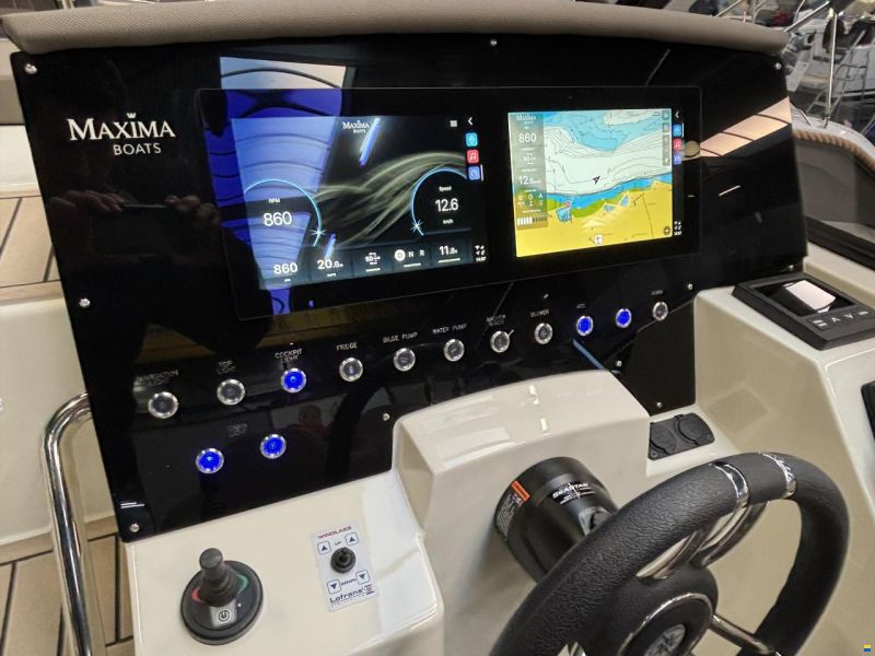 Maxima 800 Cabin