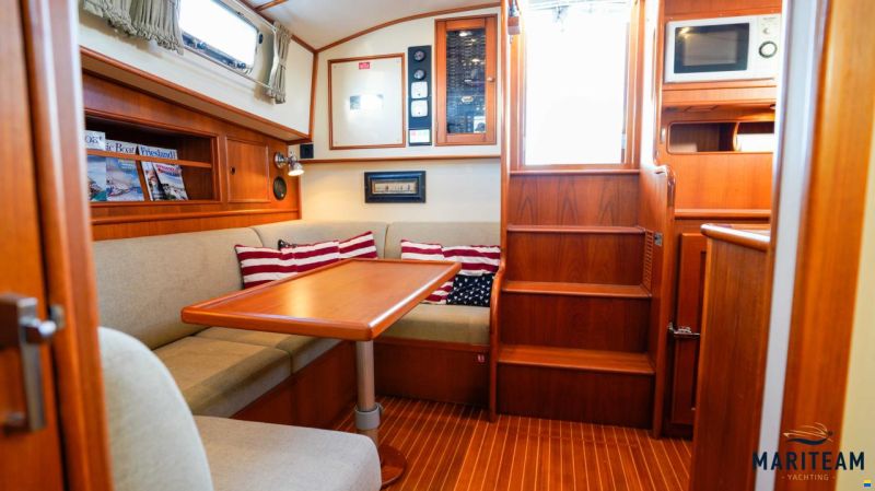 Grand Banks Eastbay 38 EX