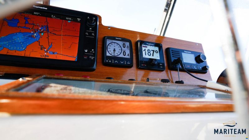 Grand Banks Eastbay 38 EX