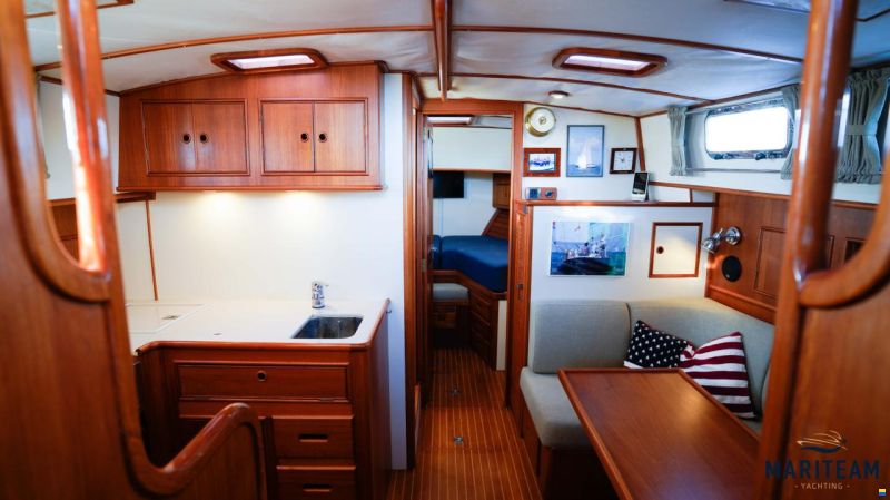 Grand Banks Eastbay 38 EX