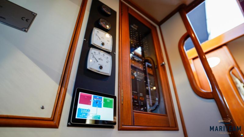 Grand Banks Eastbay 38 EX
