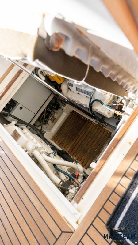 Grand Banks Eastbay 38 EX