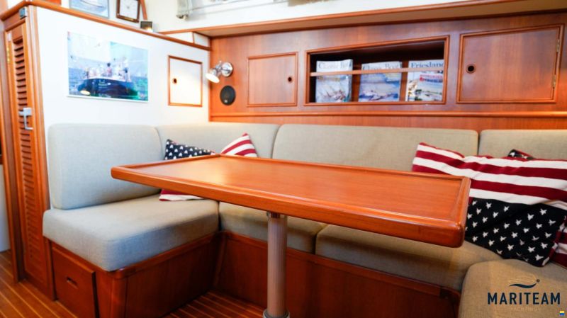 Grand Banks Eastbay 38 EX