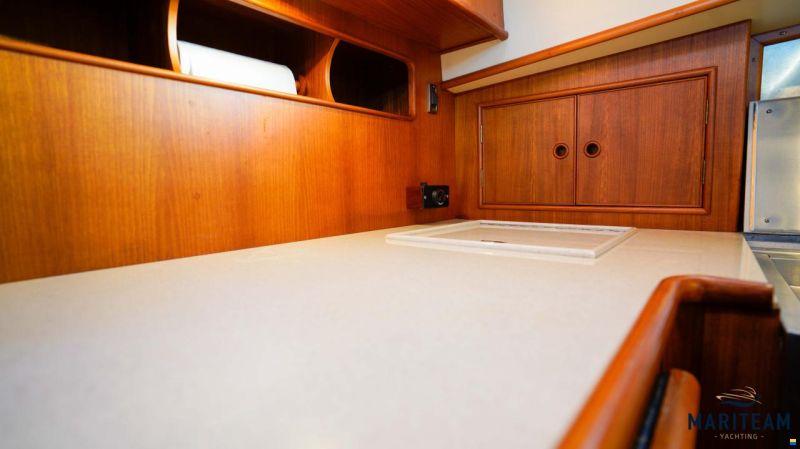 Grand Banks Eastbay 38 EX