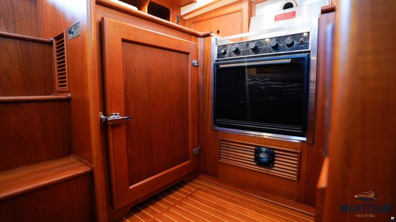 Grand Banks Eastbay 38 EX