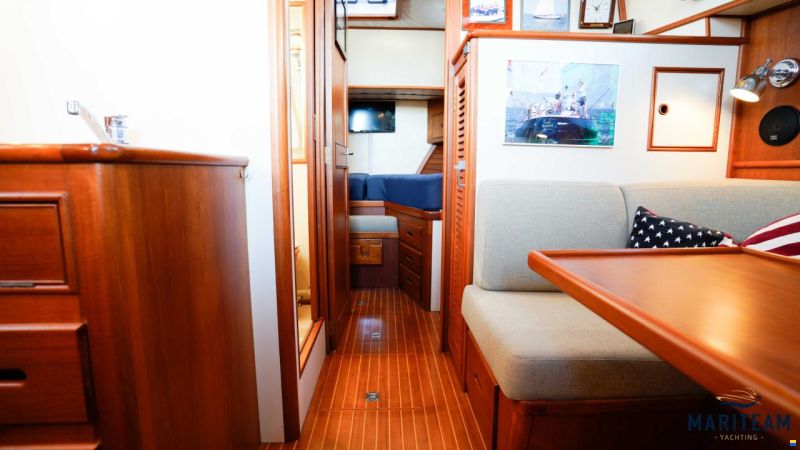 Grand Banks Eastbay 38 EX