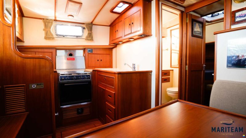 Grand Banks Eastbay 38 EX