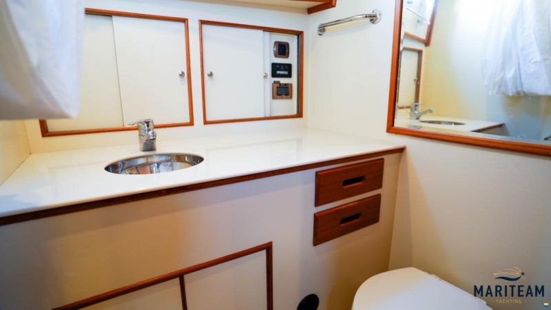 Grand Banks Eastbay 38 EX