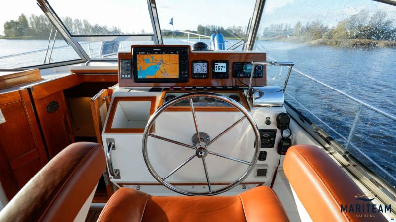 Grand Banks Eastbay 38 EX