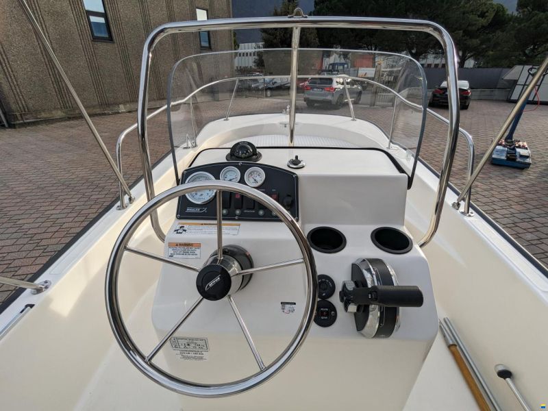 Boston Whaler Montauk 170