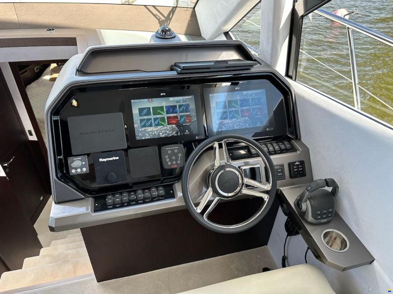 Galeon 500 Fly