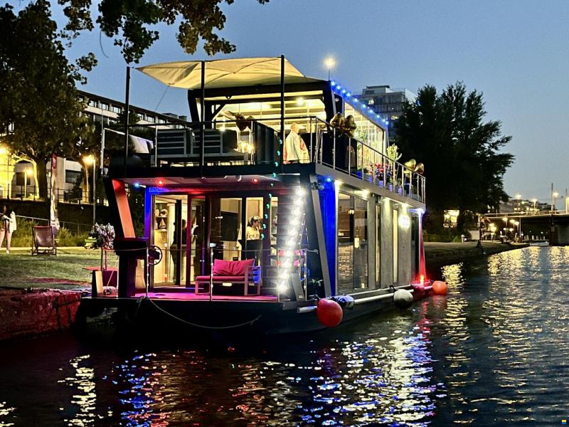 Waterbus River- Dream Deluxe