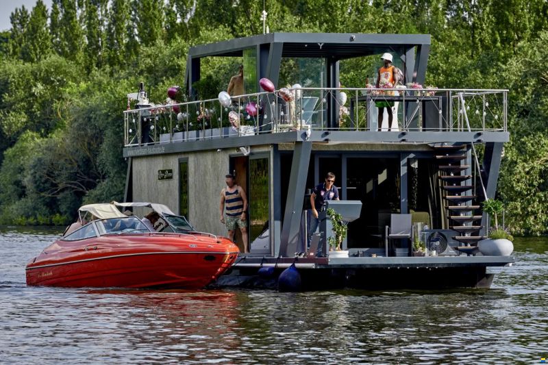Waterbus River- Dream Deluxe