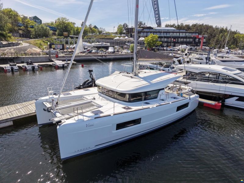 Lagoon 40