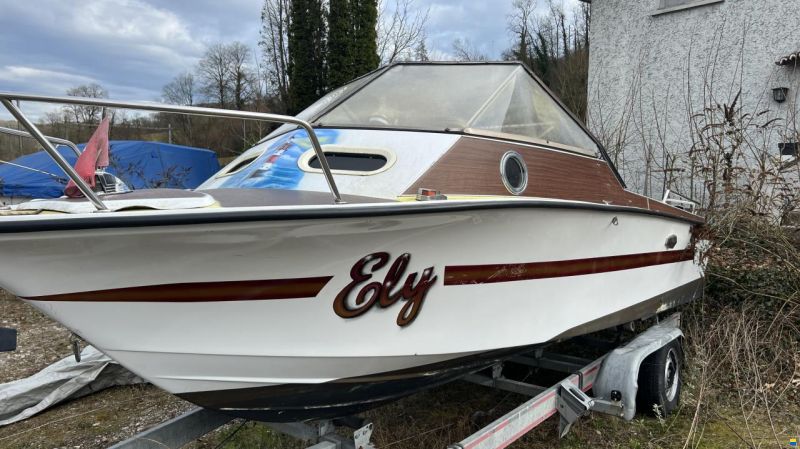 Cranchi Ital Cabin Day