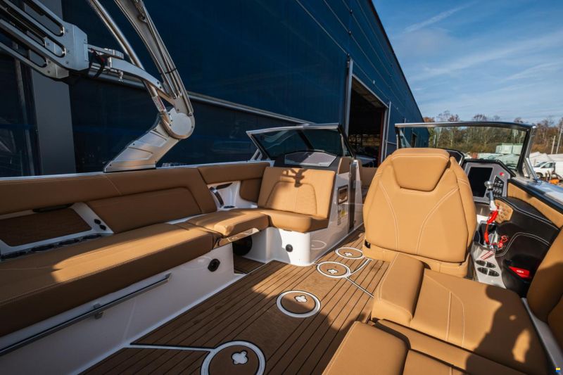 MasterCraft X24 | 2019 | Red int beige