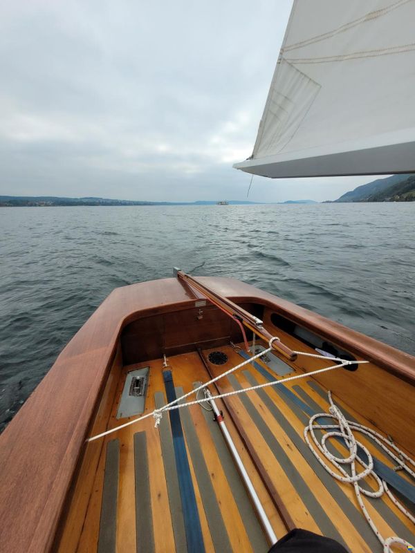 Linnekuhl Werft Schwertzugvogel mit Strassentrailer