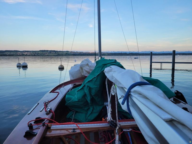 Linnekuhl Werft Schwertzugvogel mit Strassentrailer
