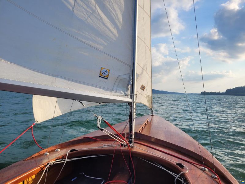 Linnekuhl Werft Schwertzugvogel mit Strassentrailer