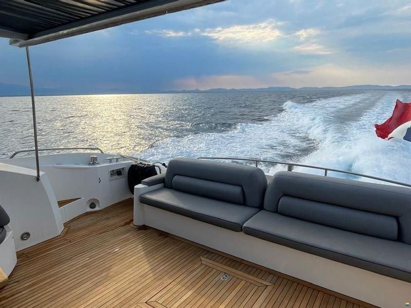 Sunseeker Predator 82