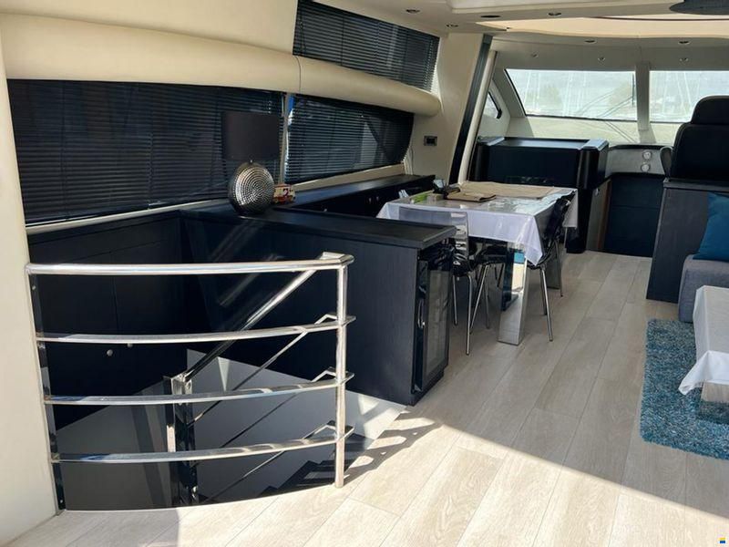 Sunseeker Predator 82