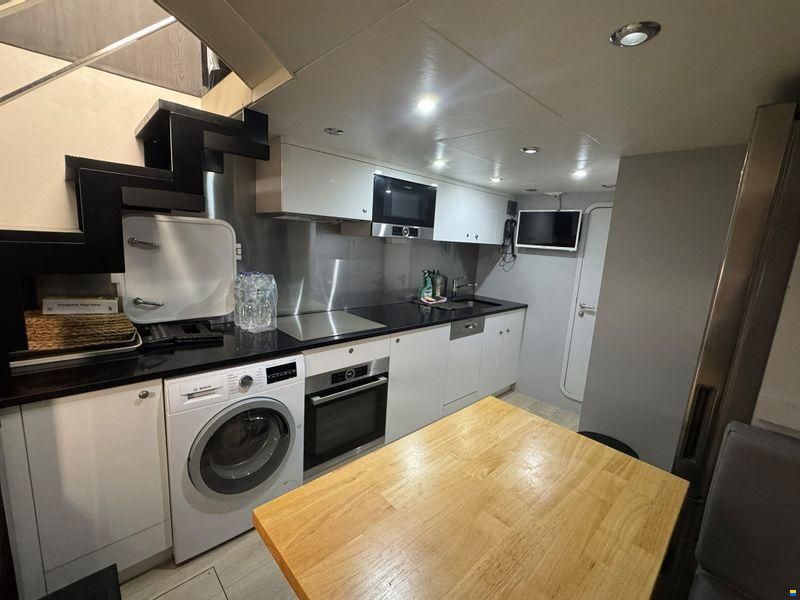 Sunseeker Predator 82