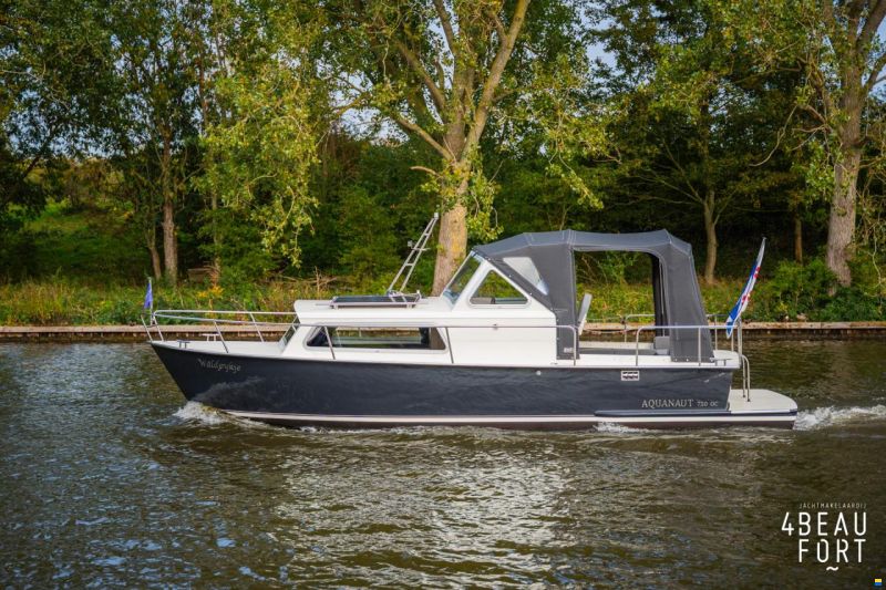Aquanaut 750