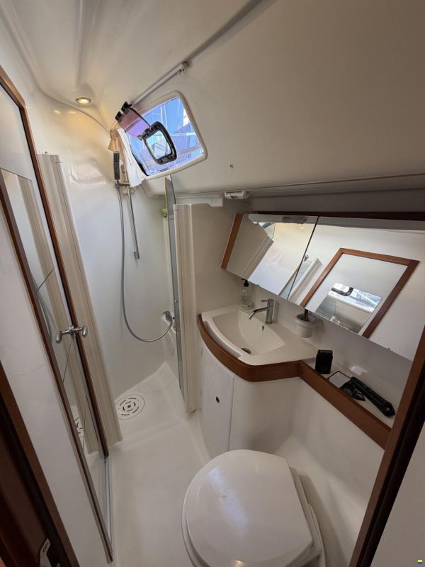 Beneteau Oceanis 43