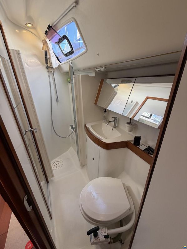 Beneteau Oceanis 43