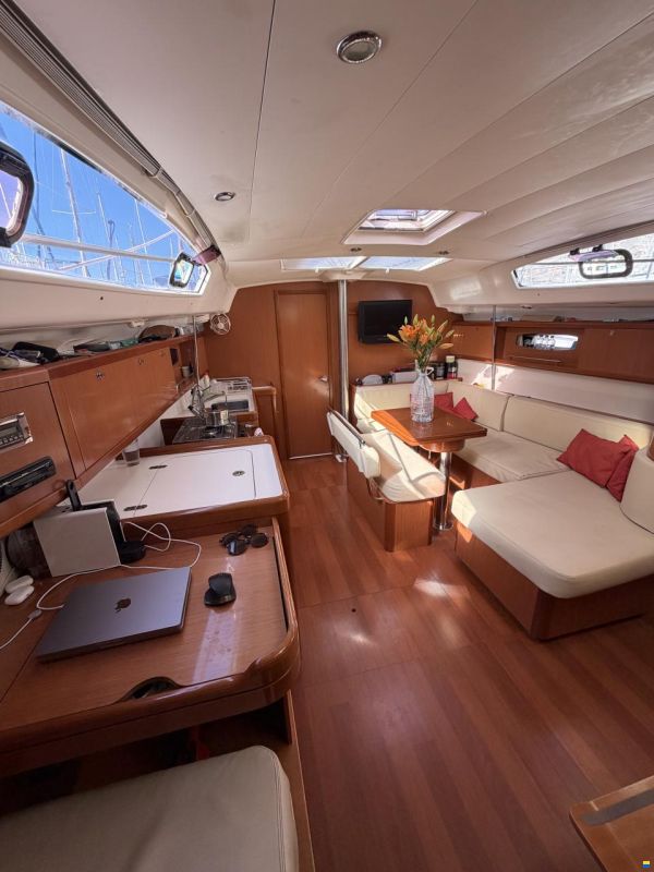 Beneteau Oceanis 43
