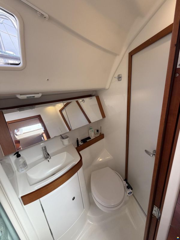 Beneteau Oceanis 43